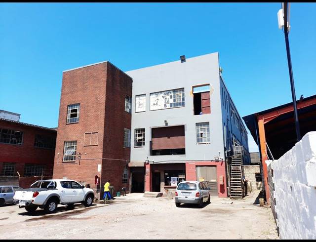 BEDROOM FREEHOLD FOR SALE IN CLAIRWOOD